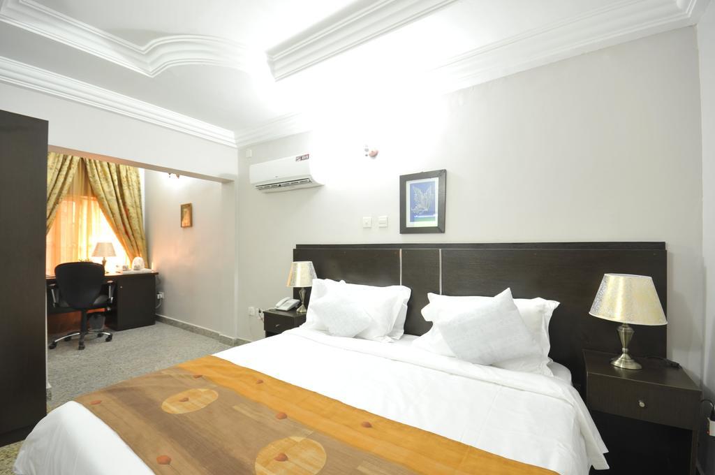 Sheer Luxury Apartments And Suites Abuja Room photo